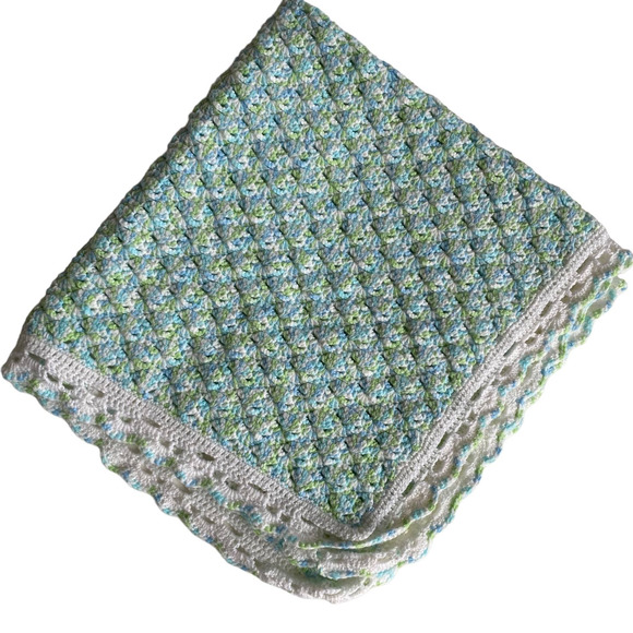 Handmade Knit or Crocheted Baby Blanket Pastel Colors Scalloped Edge - Picture 7 of 7